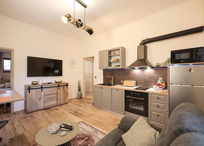 Апартаменты Shady Garden *