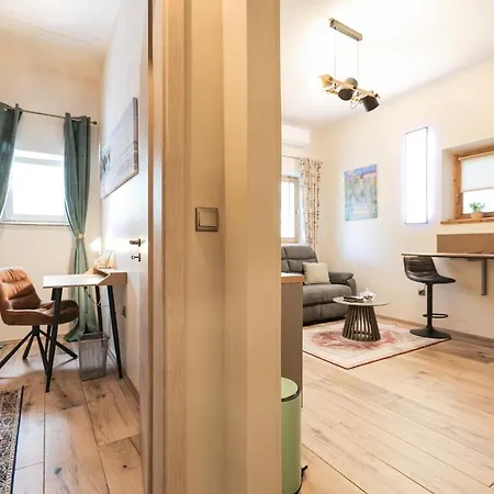 Shady Garden דירה