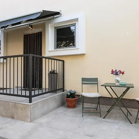 Shady Garden Apartament