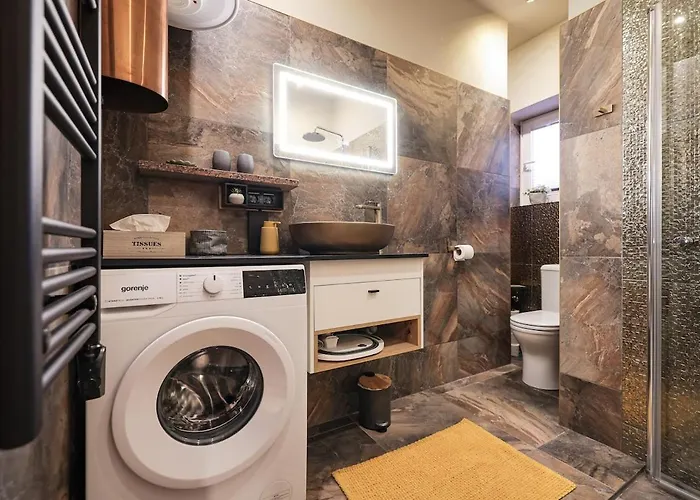 Shady Garden זאדאר