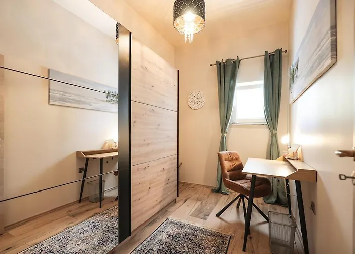 Shady Garden זאדאר